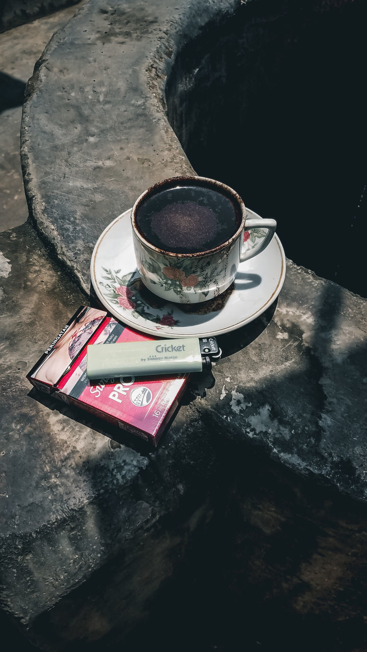 HIGH ANGLE VIEW OF COFFEE CUP ON TABLE AT HOME