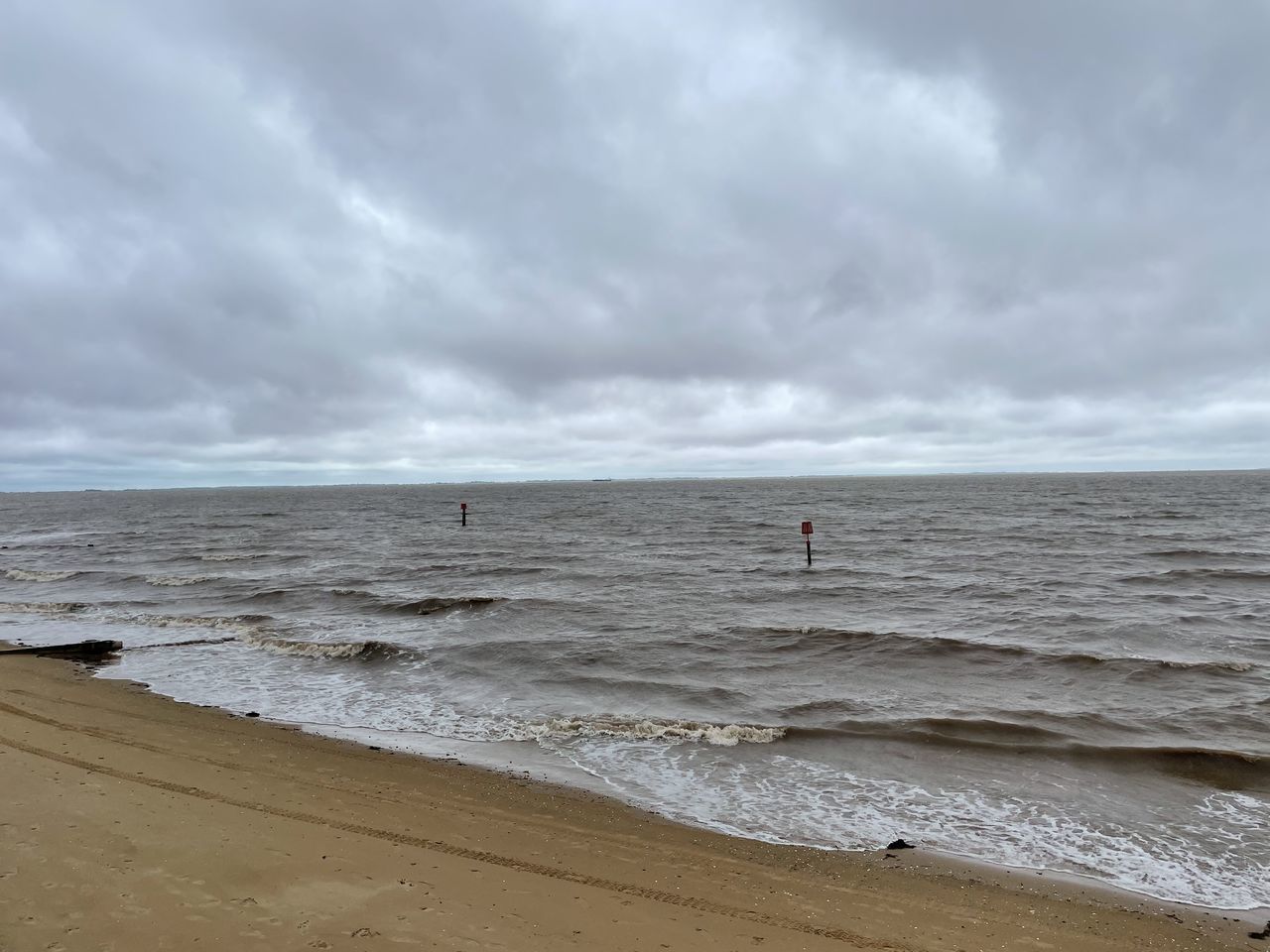 SCENIC VIEW OF BEACH AGAINST CLOUDY SKY