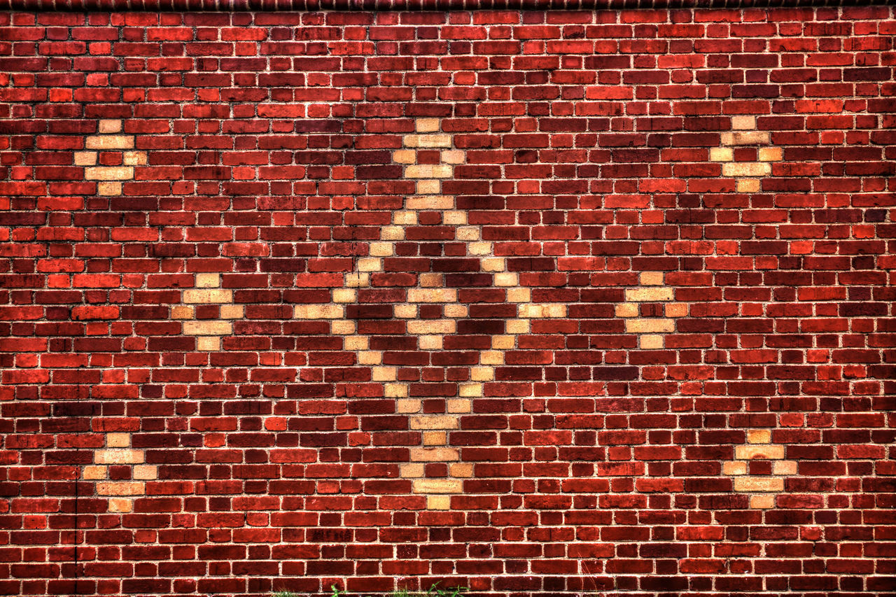 DIRECTLY ABOVE SHOT OF FRESH RED AND BRICK WALL IN PAVING