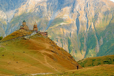 Stunning view of the gergeti trinity church on the hilltop, stepantsminda town, georgia