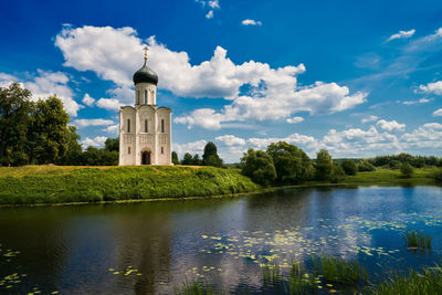 The ancient church pokrova na nerli. bogolyubovo, vladimir region. 12th century. unesco