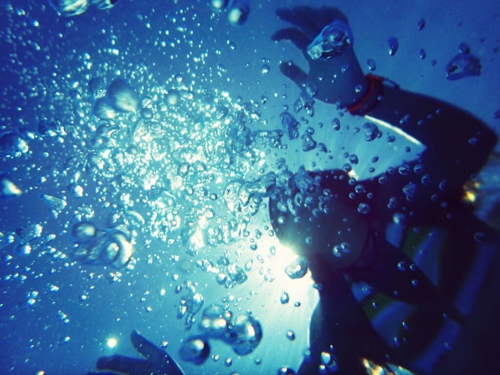 water, indoors, transparent, blue, glass - material, drop, close-up, underwater, wet, bubble, window, no people, full frame, backgrounds, low angle view, glass, undersea, sea, mid-air