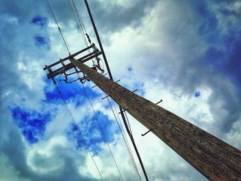 Low angle view of cloudy sky