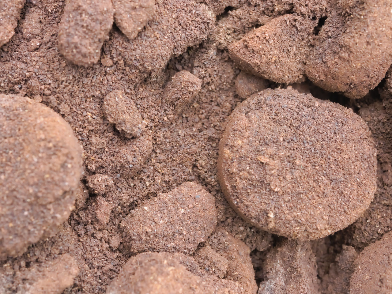 HIGH ANGLE VIEW OF BREAD ON ROCKS