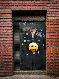 Graffiti on wall of building