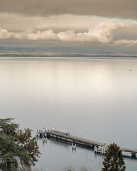 Scenic view of leman lake against sky