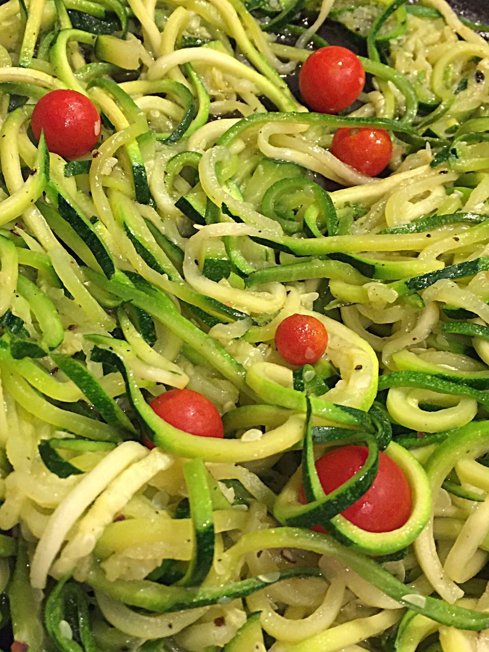 FULL FRAME SHOT OF FRESH TOMATOES