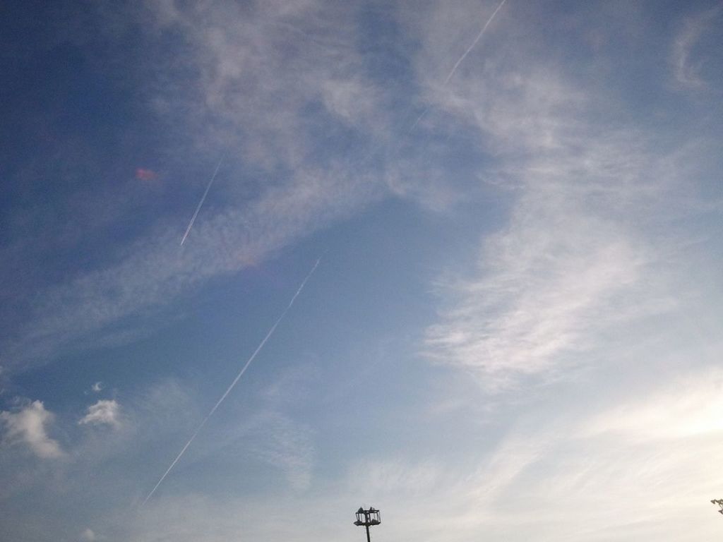 low angle view, sky, cloud - sky, transportation, flying, blue, cloudy, cloud, airplane, mode of transport, nature, vapor trail, air vehicle, day, outdoors, beauty in nature, tranquility, mid-air, no people, scenics