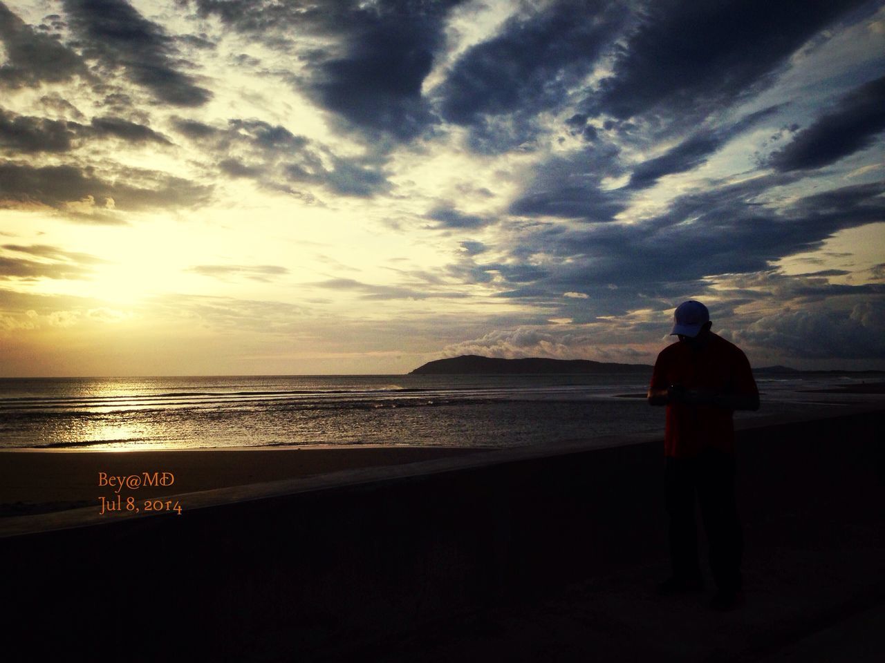 sea, horizon over water, water, beach, sky, silhouette, tranquil scene, scenics, shore, sunset, beauty in nature, tranquility, leisure activity, lifestyles, standing, full length, cloud - sky, rear view