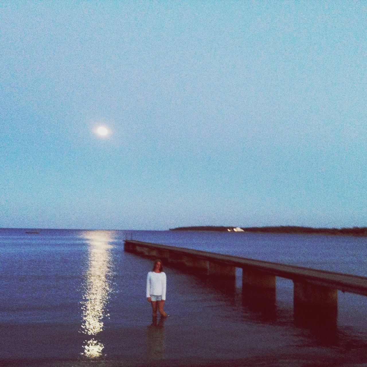 water, sea, horizon over water, waterfront, tranquil scene, tranquility, scenics, reflection, beauty in nature, sky, nature, copy space, idyllic, rippled, calm, ocean, seascape, outdoors, clear sky, blue