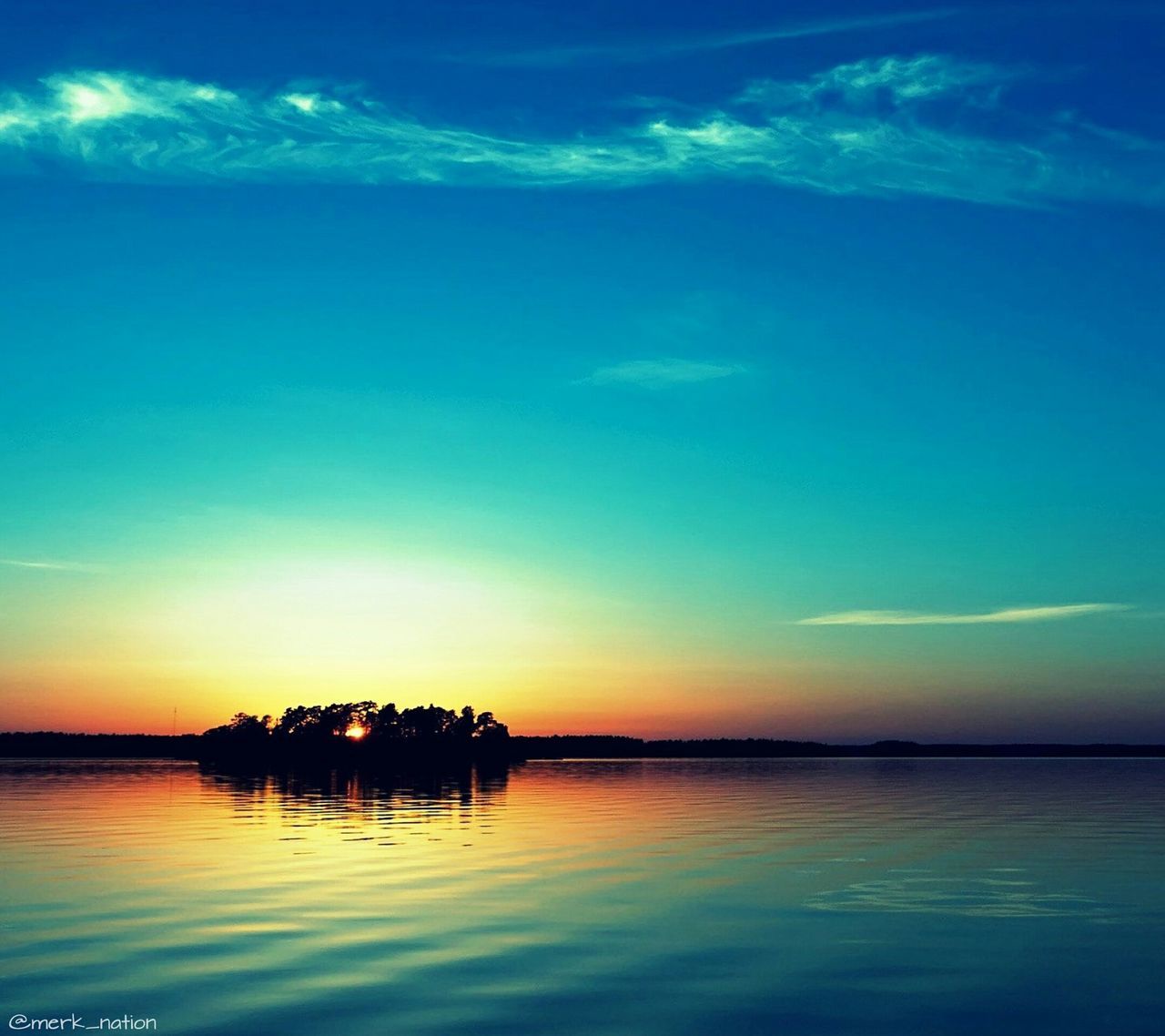 water, tranquil scene, tranquility, sunset, sky, scenics, sea, waterfront, beauty in nature, reflection, silhouette, blue, nature, horizon over water, idyllic, tree, lake, cloud, calm, cloud - sky