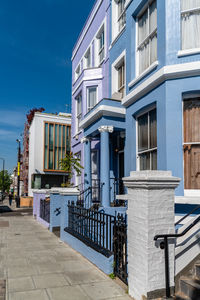 Colorful townhouses near portobello road in notting hill. westbourne park rd