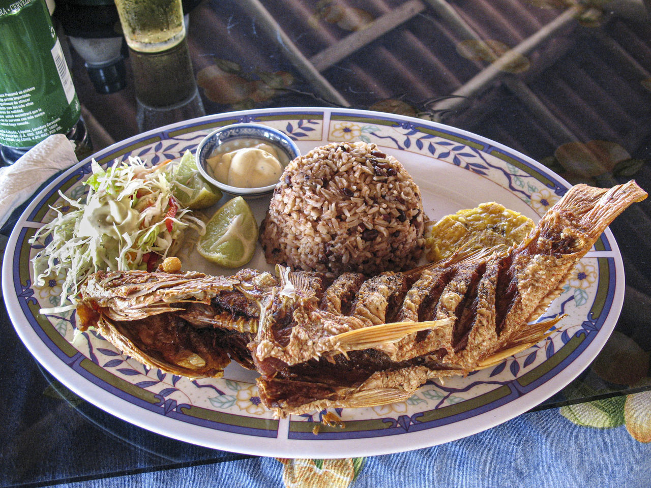 HIGH ANGLE VIEW OF FOOD SERVED IN PLATE