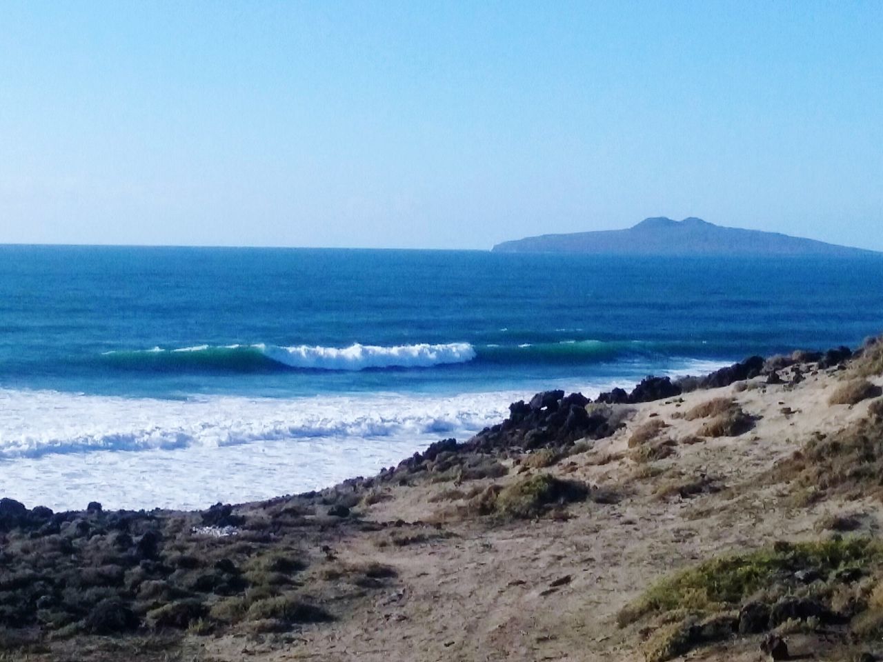 sea, scenics, horizon over water, blue, nature, beauty in nature, clear sky, beach, tranquil scene, tranquility, water, outdoors, sky, no people, day, wave