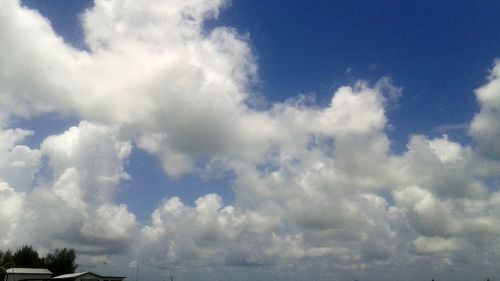 Low angle view of cloudy sky