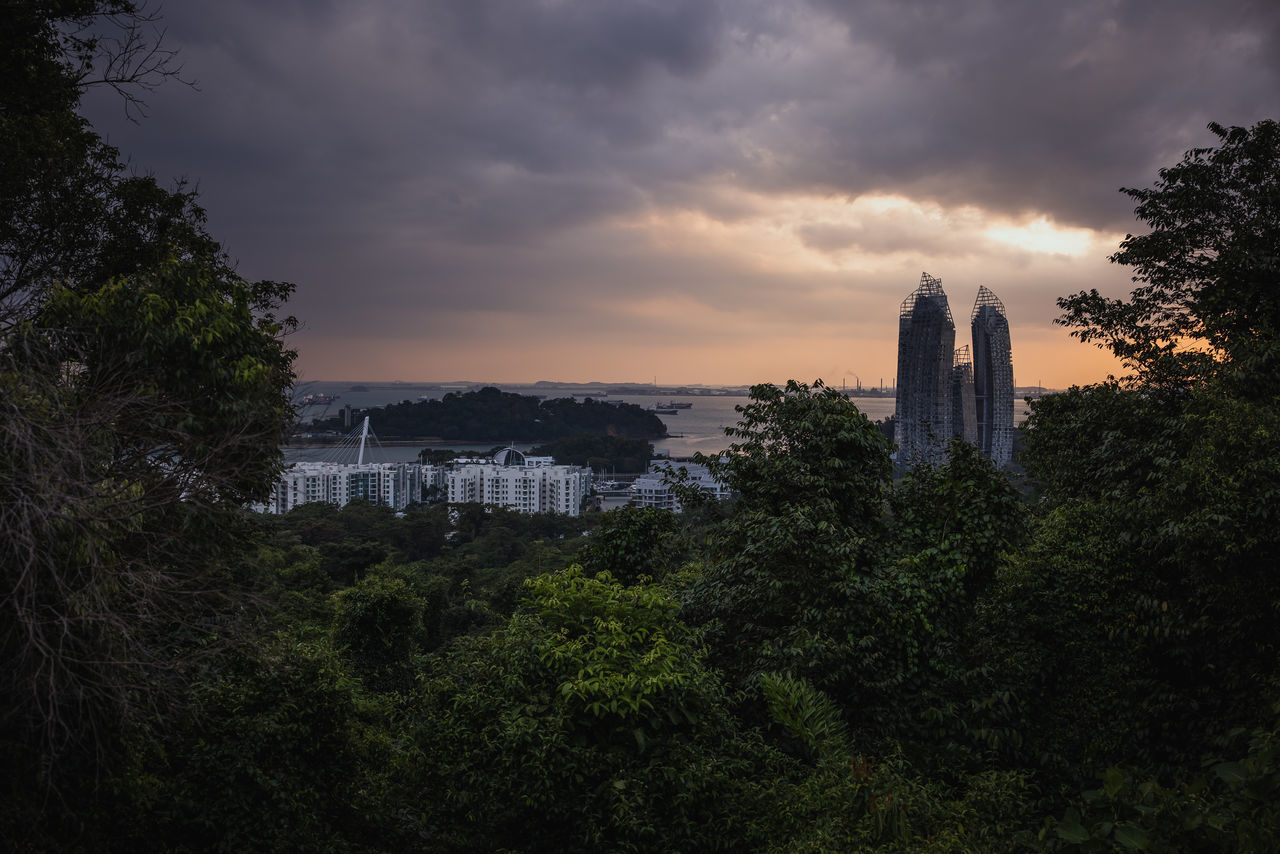 VIEW OF BUILDINGS AGAINST CLOUDY SKY