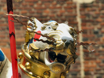 Close-up of antique lion sculpture at hampton court palace