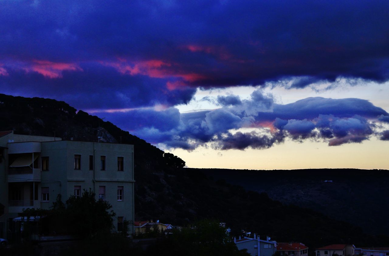 SILHOUETTE BUILDINGS IN TOWN AGAINST SKY DURING SUNSET