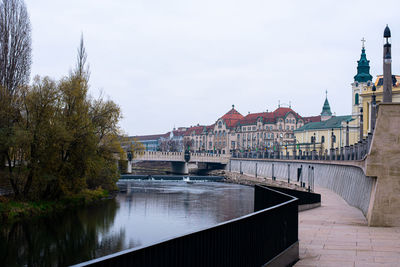 River amidst buildings against sky in city