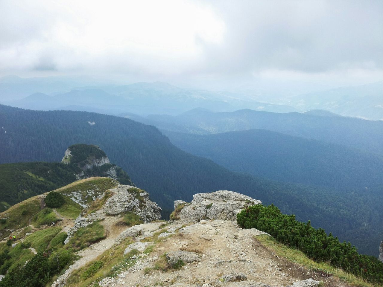 PANORAMIC VIEW OF MOUNTAINS AGAINST SKY