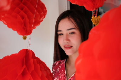 Portrait of woman with red balloons