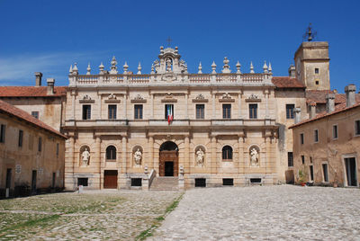Statue of historic building against clear blue sky