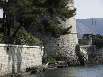 Built structure by rocks against plants