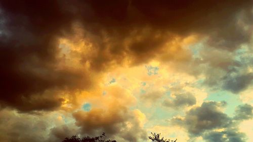 Low angle view of cloudy sky