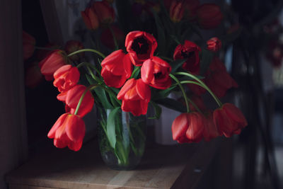 Close-up of red roses in vase on table