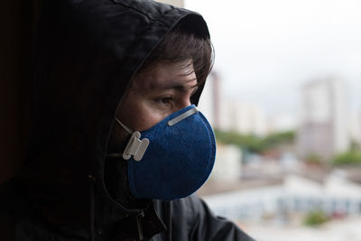 Man wearing pollution mask