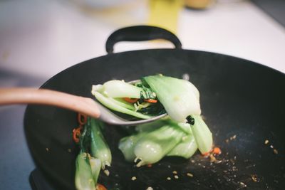 Cooking vegetables in a wok