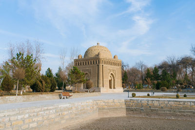 Bukhara, uzbekistan. december 2021. mausoleum of the samanids on a sunny day in winter