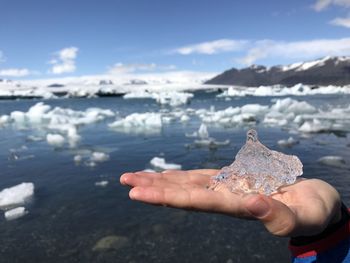 Jökulsárlón in the hand