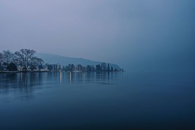 Scenic view of lake garda in mist