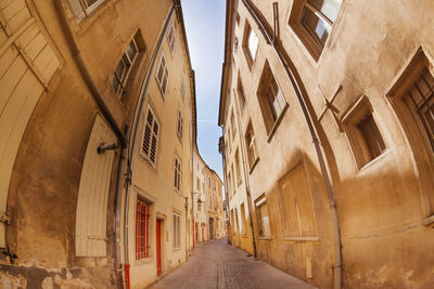 Narrow alley amidst buildings in city