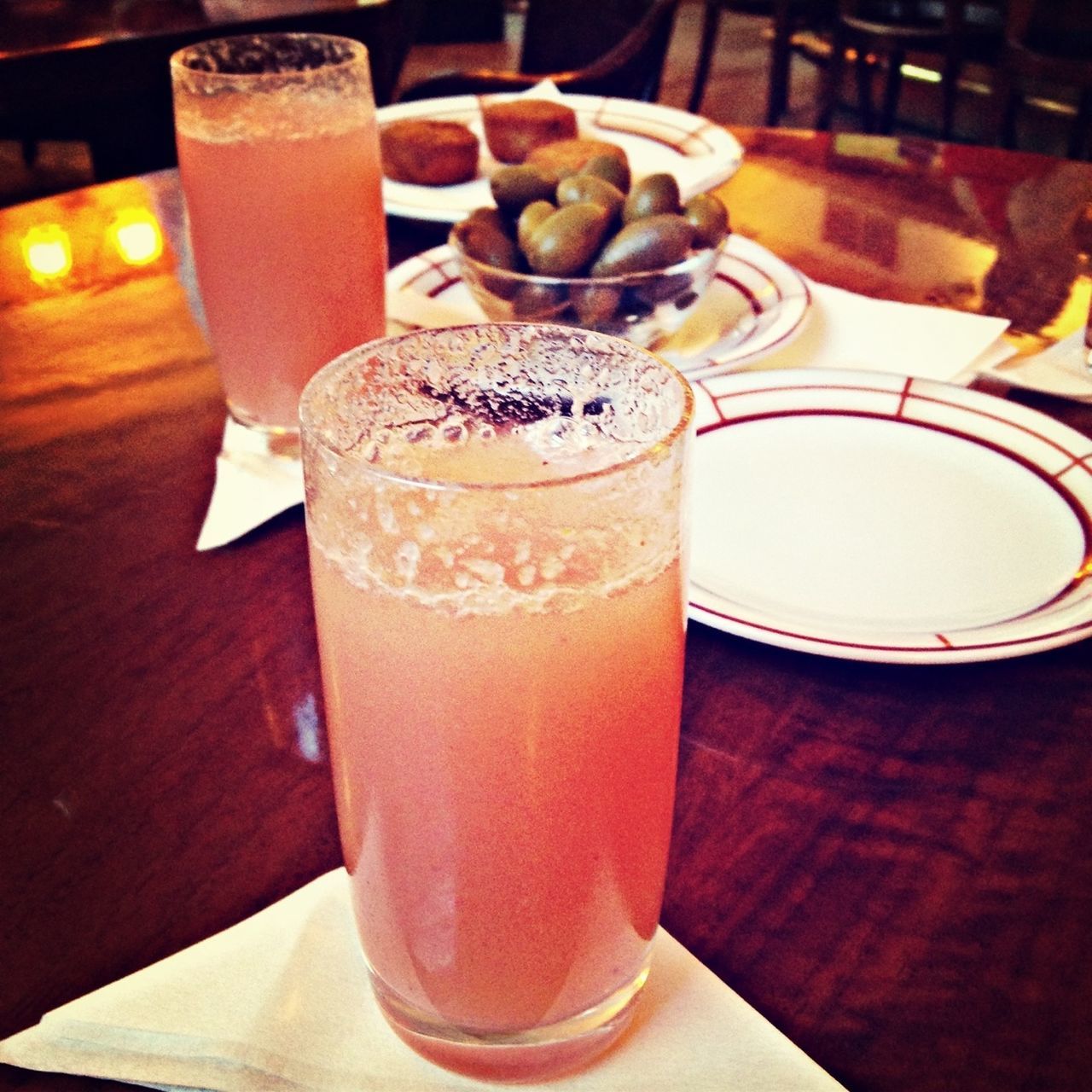 drink, food and drink, refreshment, freshness, table, indoors, drinking glass, still life, close-up, frothy drink, serving size, focus on foreground, coffee - drink, drinking straw, indulgence, alcohol, beer glass, coffee cup, restaurant, ready-to-eat