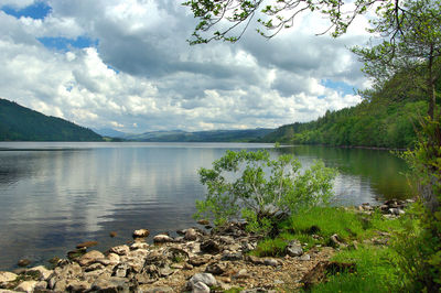 Scenic view of lake and mountains against sky