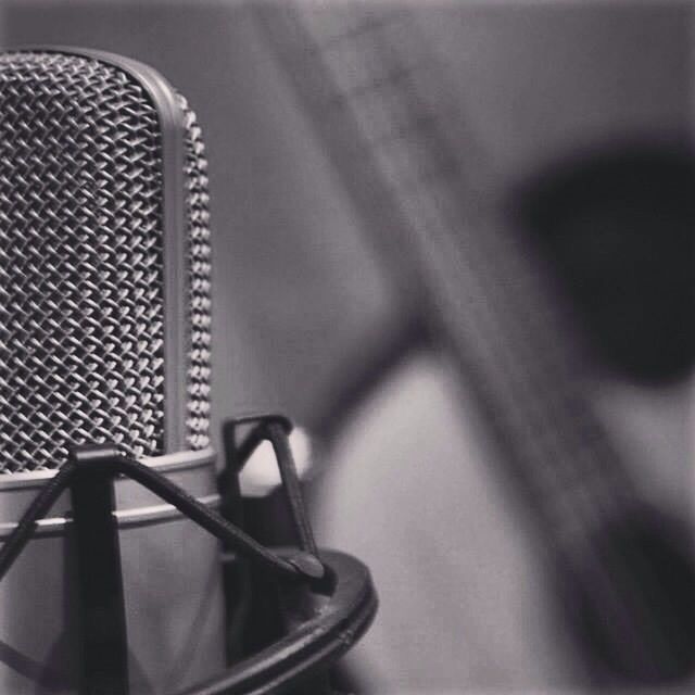 indoors, close-up, metal, still life, selective focus, focus on foreground, music, no people, musical instrument, metallic, part of, home interior, arts culture and entertainment, high angle view, absence, single object, chair, cropped, day, technology