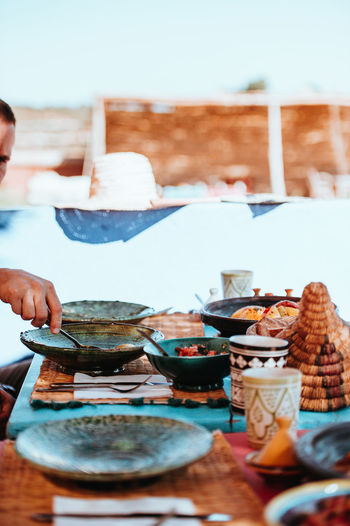 Man preparing food in market