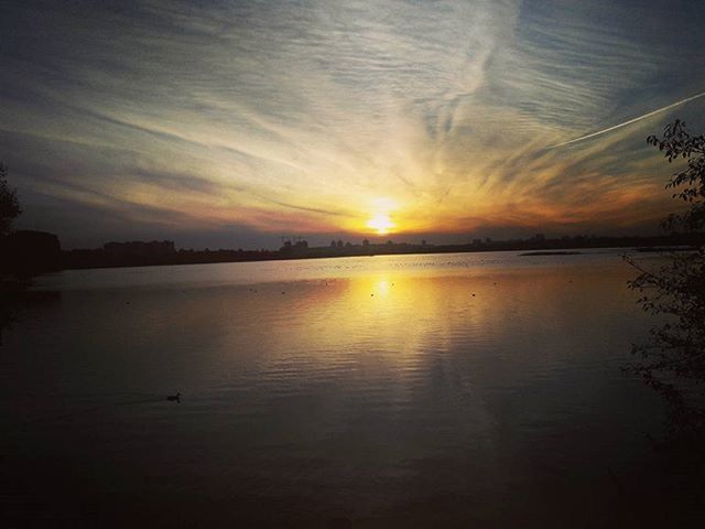 sunset, water, tranquil scene, scenics, tranquility, sun, reflection, beauty in nature, silhouette, sky, lake, nature, idyllic, orange color, sunlight, cloud - sky, outdoors, sea, river, no people