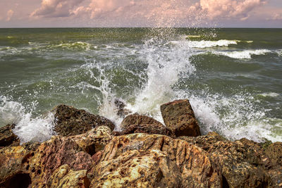 Waves splashing on rocks