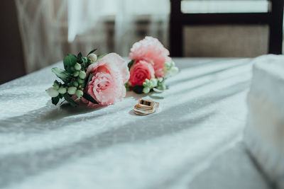 Close-up of rose bouquet on table