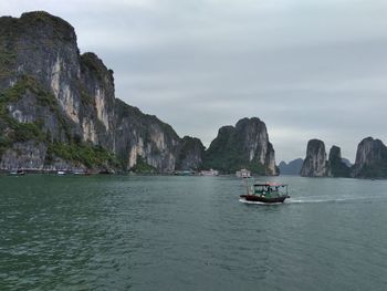 Lonley boat sailing