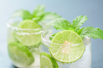 Close-up of lime slices and mint leaves in drink
