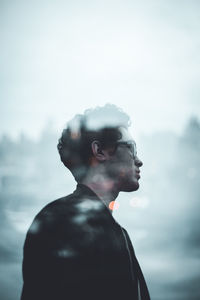 Close-up of man wearing sunglasses against sky