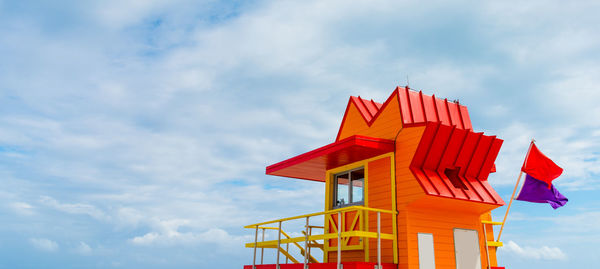 Lifeguard hut against sky