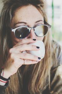 Portrait of woman with sunglasses