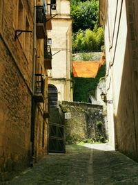 Narrow alley amidst buildings in city