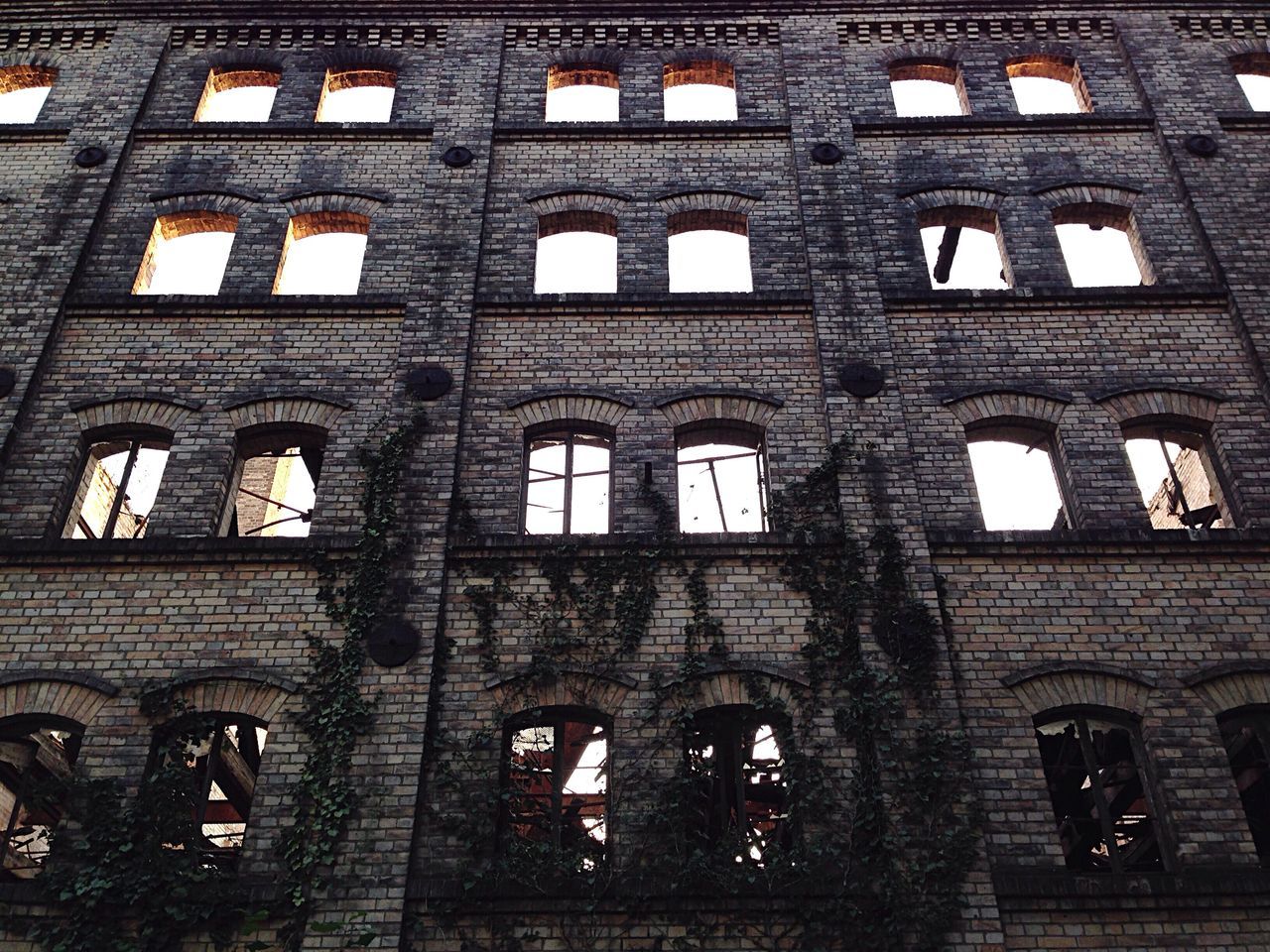 built structure, building exterior, window, architecture, low angle view, residential building, brick wall, building, in a row, city, repetition, arch, outdoors, day, full frame, exterior, no people