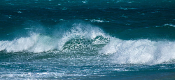 Waves splashing in sea